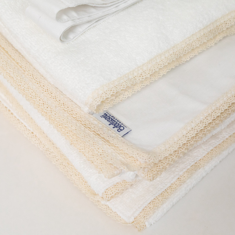 Trusou botez cu dantelă crem din bumbac